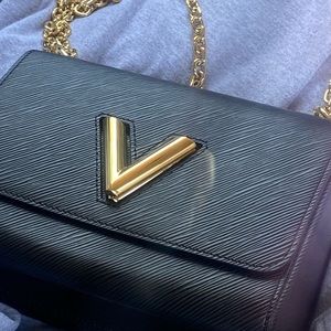 Like new Louis Vuitton Twist. used 2x’s microchip (made after 2020) beau…